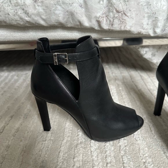 Micheal Kors Heels - Picture 6 of 6